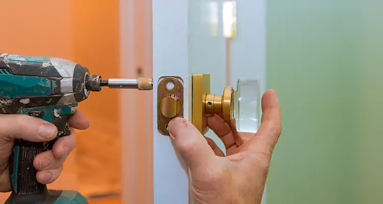 Broken Door Knob Fix in Menlo Park, CA